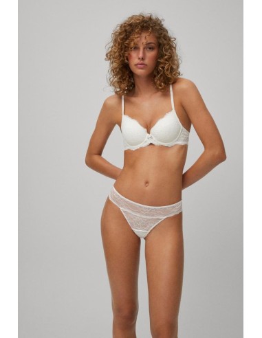 Tanga de encaje elástico marca Ysabel...