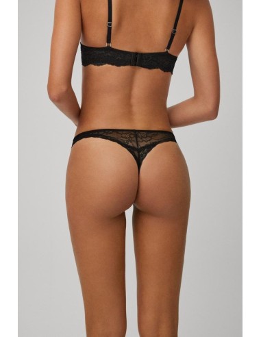 Tanga de encaje elástico marca Ysabel...
