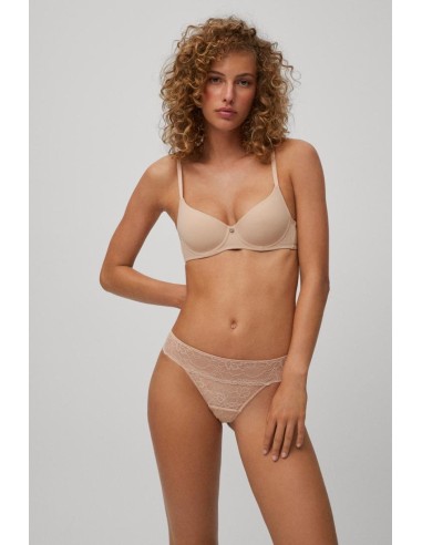 Tanga de encaje elástico marca Ysabel...